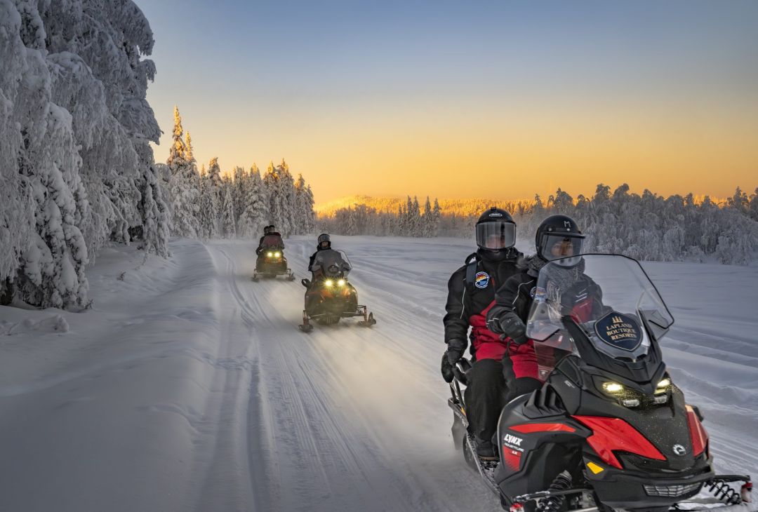Long snowmobile safari in Iso-Syöte
