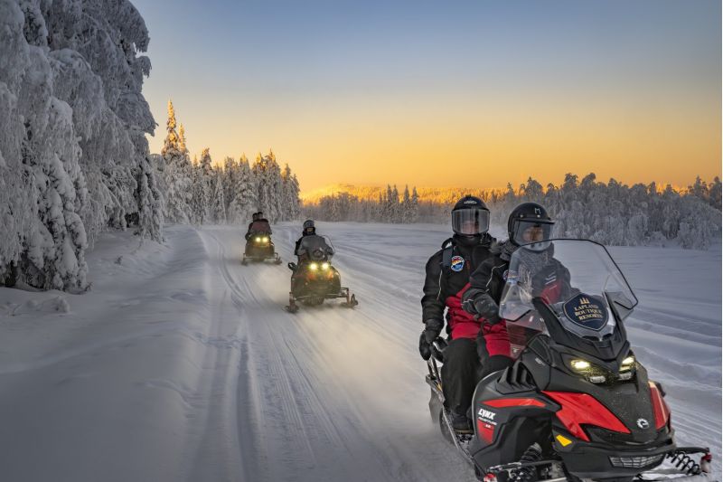 Pitkä moottori­kelkka­safari