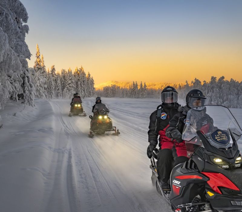 Pitkä moottori­kelkka­safari